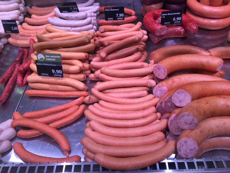 charcuterie-EZE-min_sausages_meat_butchery-1069321